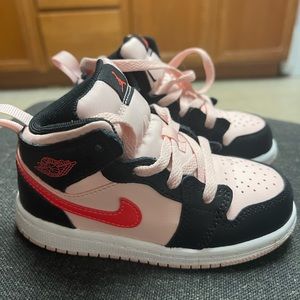 Jordan 1 mids